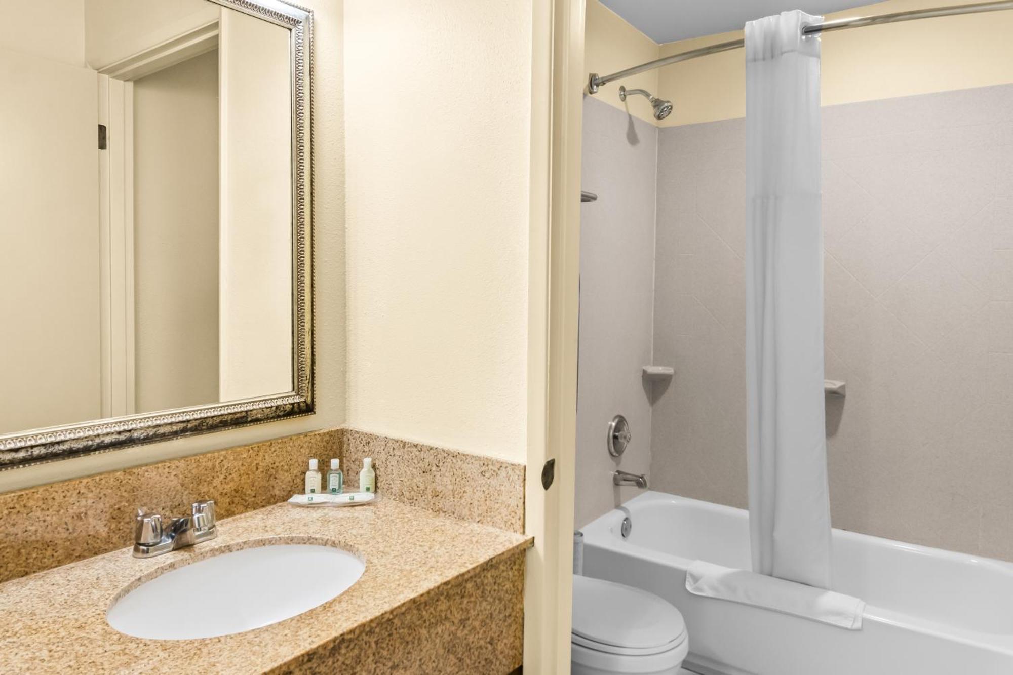 Quality Inn & Suites Vancouver - Hazel Dell Ngoại thất bức ảnh